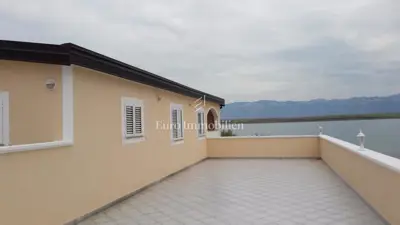Vir, apartmanska kuća prvi red do mora - 17