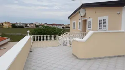 Vir, apartmanska kuća prvi red do mora - 18