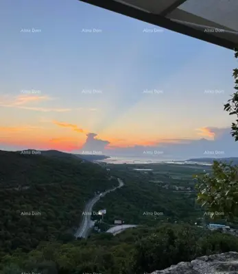 Građevinsko zemljište 812 m², Kaštel, Buje - panoramski pogled