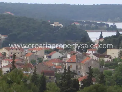 Building plot 1,799 m², Otok Brač - quiet location - 2