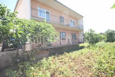 House 296 m², Prisoje - legalized family house - 2