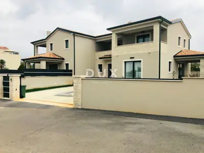 Semi-detached house 160 m², Poreč - garden and 2 parking spaces