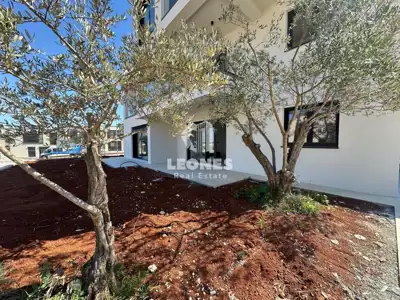 Wohnung mit Garten 80 m², Poreč - Erdgeschoss eines Neubaus