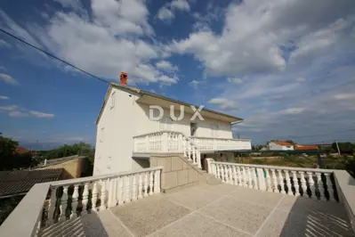House 185 m², Zemunik Donji - two residential floors - 4