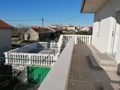 House 185 m², Zemunik Donji - two residential floors - 6