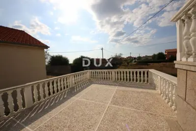 House 185 m², Zemunik Donji - two residential floors - 5