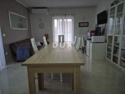 House 185 m², Zemunik Donji - two residential floors - 17