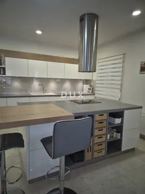 House 185 m², Zemunik Donji - two residential floors - 12