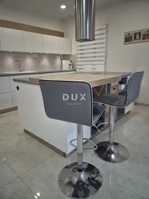 House 185 m², Zemunik Donji - two residential floors - 9