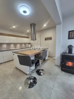 House 185 m², Zemunik Donji - two residential floors - 10