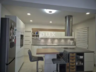 House 185 m², Zemunik Donji - two residential floors - 13
