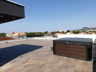 Vodice - luxuriöses Penthouse mit Dachterrasse