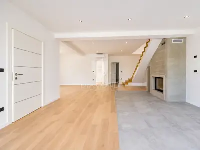 Haus zum Kauf in Rovinj, 198,2 m² - 11