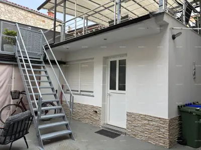 Kuća u Medulinu, centar, 2 etaže i 2 dijela - 15