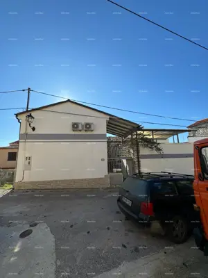 Kuća u Medulinu, centar, 2 etaže i 2 dijela