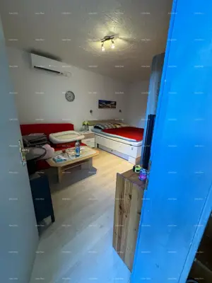 Kuća u Medulinu, centar, 2 etaže i 2 dijela - 3