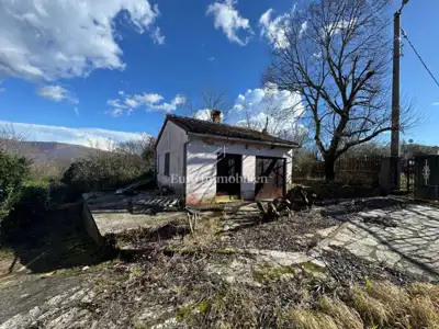 Kuća 63 m², Labin - mirna lokacija i okućnica 1.200 m²