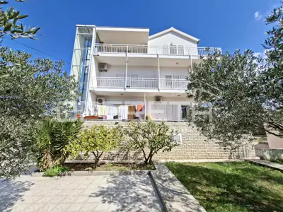 Kuća 835 m², Zablaće kraj Šibenika, 2. red od mora - 2