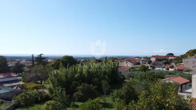 Poreč, surroundings - land 771 m² with permit for a villa and pool - 2