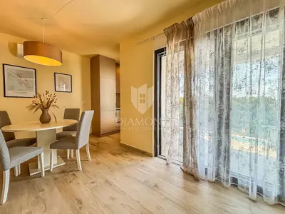 Stan 49 m², Lovrečica, 2 spavaće sobe i balkon