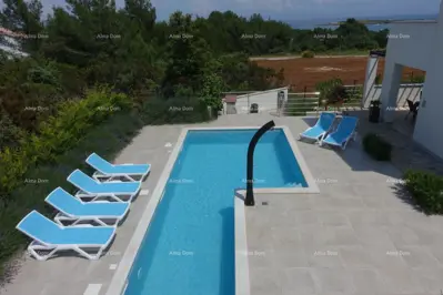 Kuća 140 m², Ližnjan - bazen i pogled na more