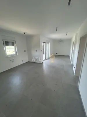 KRK, DOBRINJ | DVOSOBAN APARTMAN U NOVOGRADNJI, 400 m OD MORA
