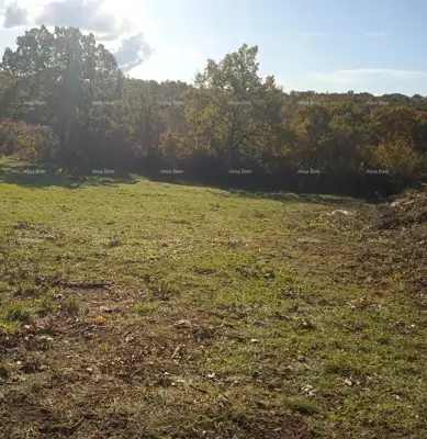 Građevinsko zemljište 758 m², Kaštel kod Buja, mirna lokacija