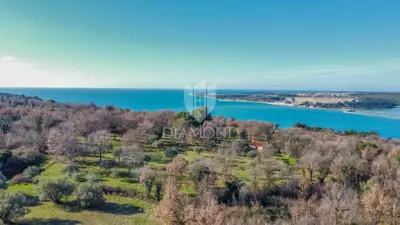 Wunderschönes Grundstück mit atemberaubendem Panoramablick auf das Meer