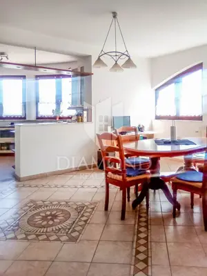 Kuća u Rovinju, 700 m od mora i veliki potencijal - 3