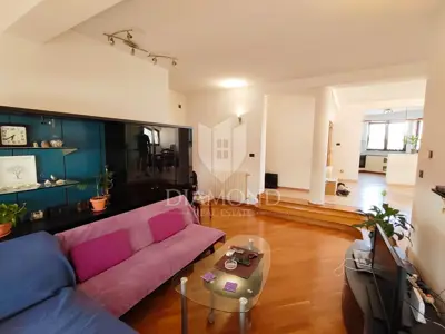 Kuća u Rovinju, 700 m od mora i veliki potencijal - 2