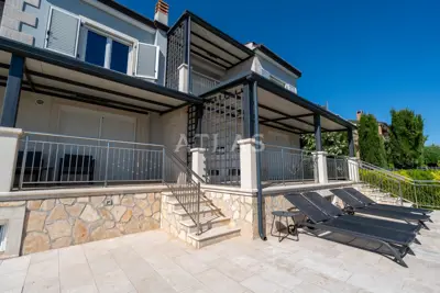 Kaštelir - villa with four apartments and a pool - 3