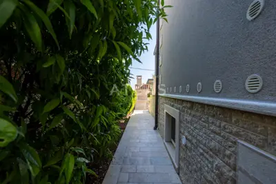 Kaštelir - villa with four apartments and a pool - 9