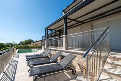 Kaštelir - villa with four apartments and a pool - 2