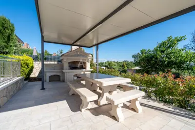 Kaštelir - villa with four apartments and a pool - 6