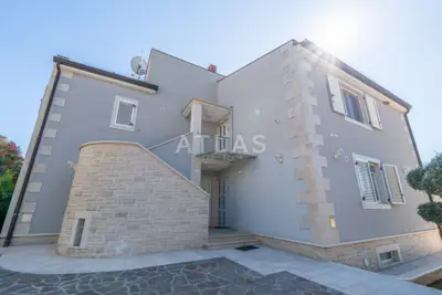 Kaštelir - villa with four apartments and a pool - 11