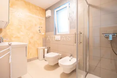 Kaštelir - villa with four apartments and a pool - 19