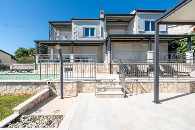 Kaštelir - villa with four apartments and a pool - 5