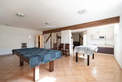 Kaštelir - villa with four apartments and a pool - 16