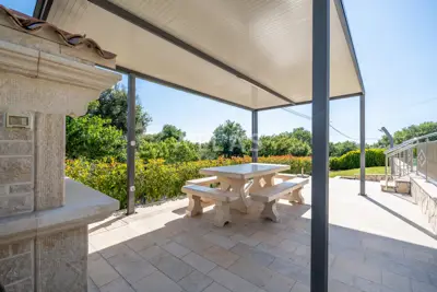 Kaštelir - villa with four apartments and a pool - 8