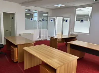 Poslovni prostor u Rijeci, Škurinje - 13 prostorija i 3 parkirna mjesta - 4