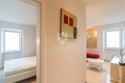 Apartment 55 m², Rovinj center - first row to the sea - 12