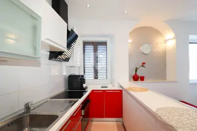 Apartment 55 m², Rovinj center - first row to the sea - 6