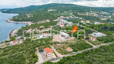 Građevinsko zemljište 721 m², Nečujam - 150 m od mora - 2