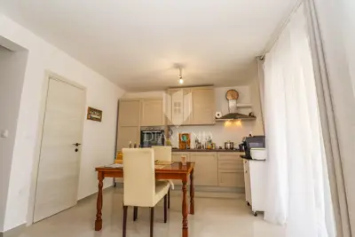 Stan u Šišanu, prizemlje duplex kuće i 3 spavaće sobe - 5