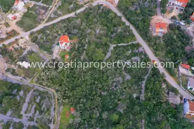 Baugrundstück 1.262 m², Šolta - in Meeresnähe und nahe dem Zentrum - 3