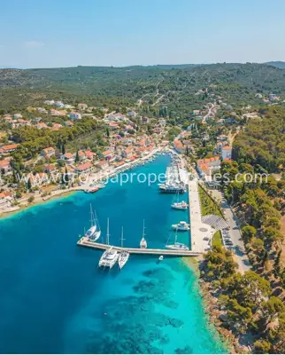 Building plot 1,262 m², Šolta - near the sea and the center