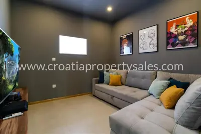 Villa 570 m², Omiš - first row to the sea - 10