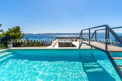 Villa 570 m², Omiš - first row to the sea