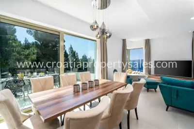 Villa 570 m², Omiš - first row to the sea - 2