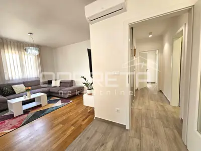 Wohnung 77 m², Podstrana - 4 Zimmer, Loggia und Parkplatz - 8